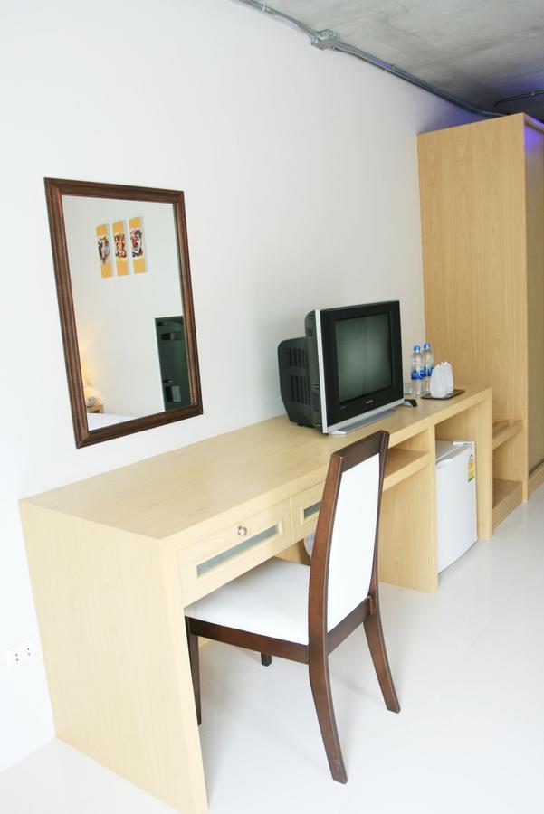 Bansabai Sabaidee Service Apartment Бангкок Екстер'єр фото