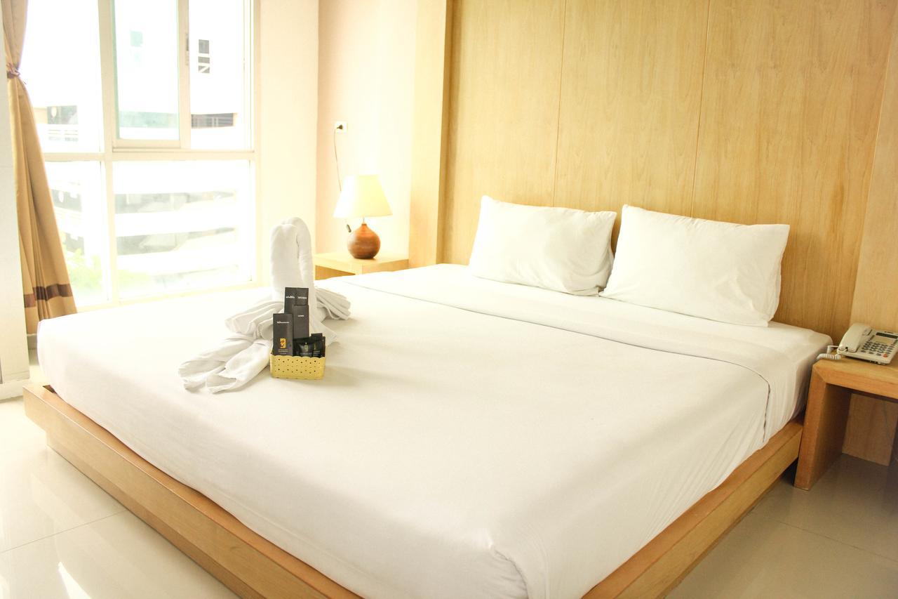 Bansabai Sabaidee Service Apartment Бангкок Екстер'єр фото