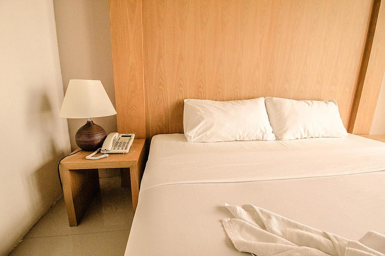 Bansabai Sabaidee Service Apartment Бангкок Екстер'єр фото