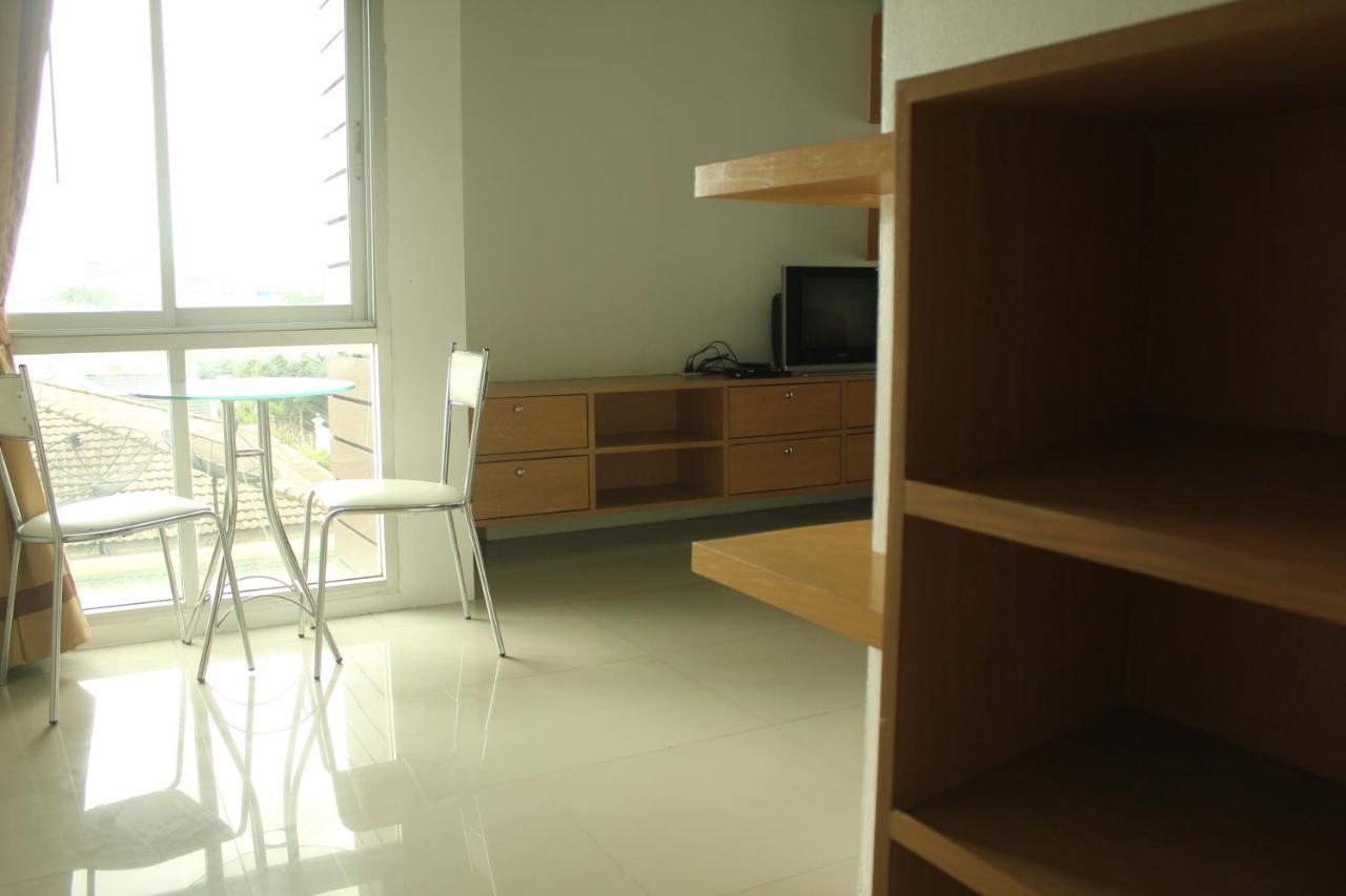 Bansabai Sabaidee Service Apartment Бангкок Екстер'єр фото