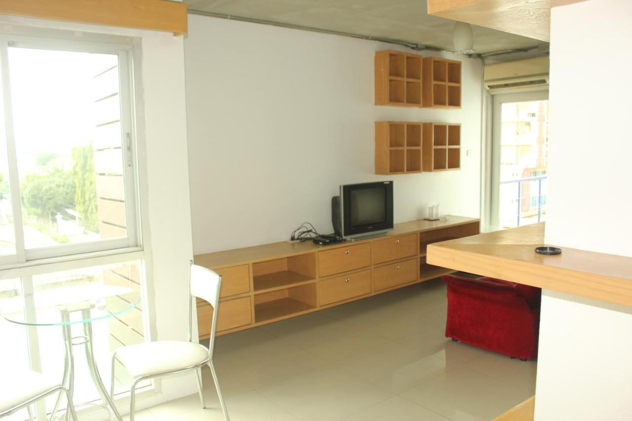 Bansabai Sabaidee Service Apartment Бангкок Екстер'єр фото