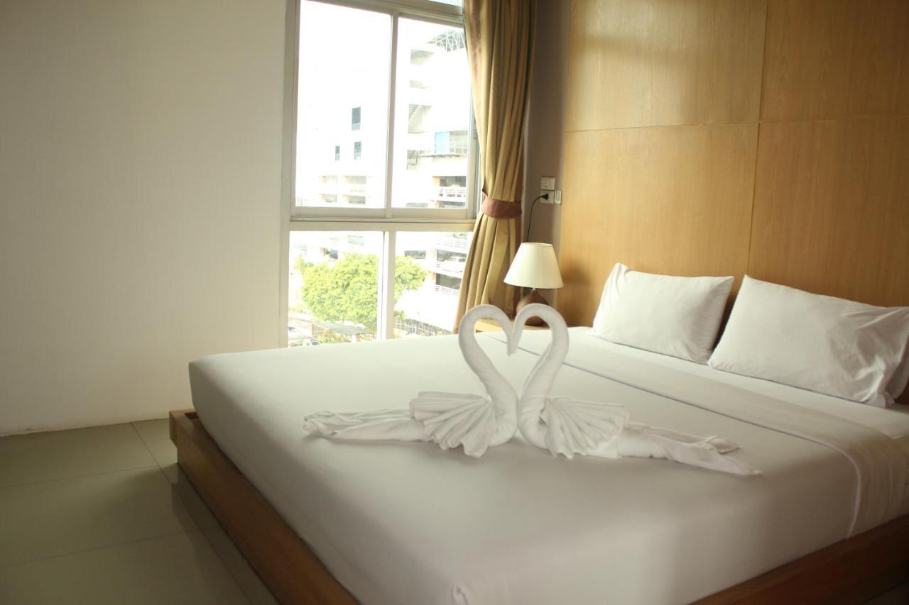 Bansabai Sabaidee Service Apartment Бангкок Екстер'єр фото