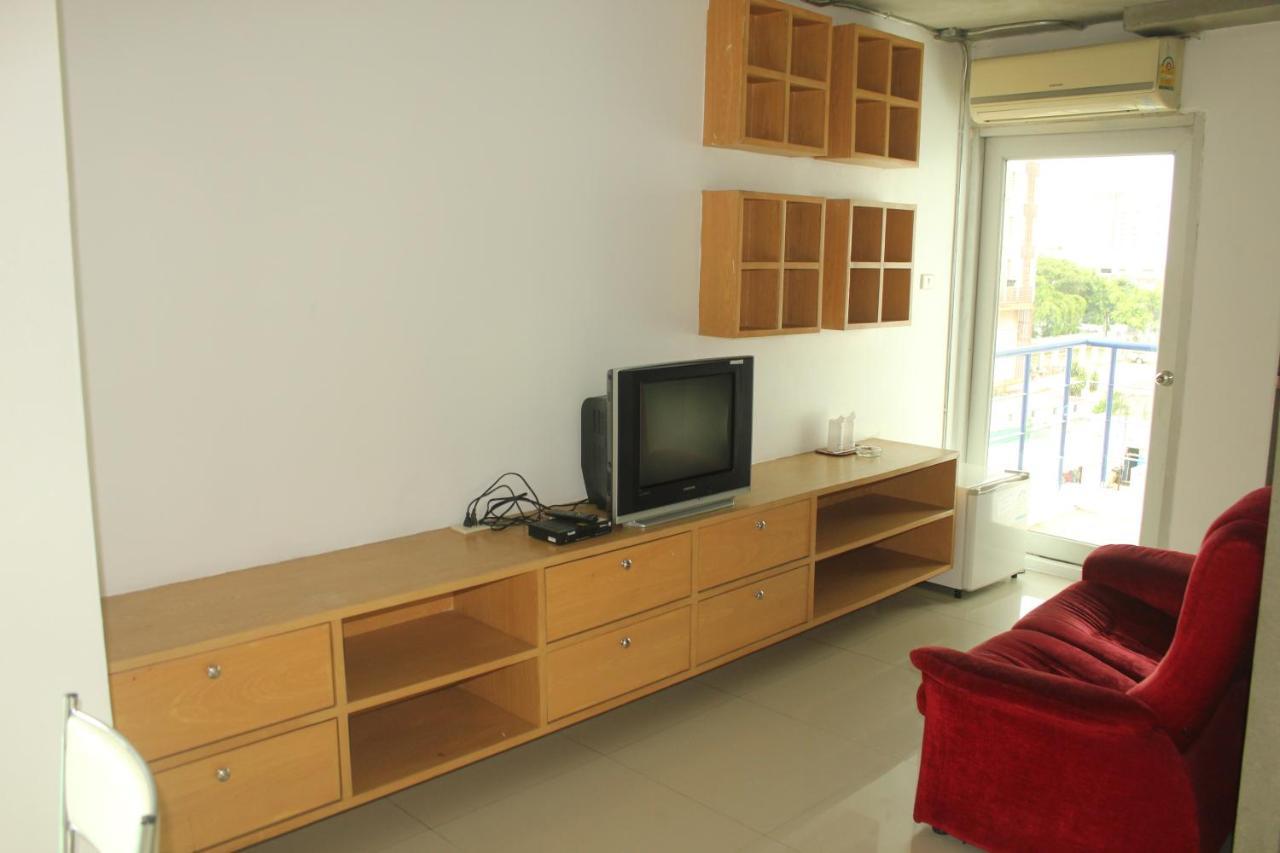 Bansabai Sabaidee Service Apartment Бангкок Екстер'єр фото